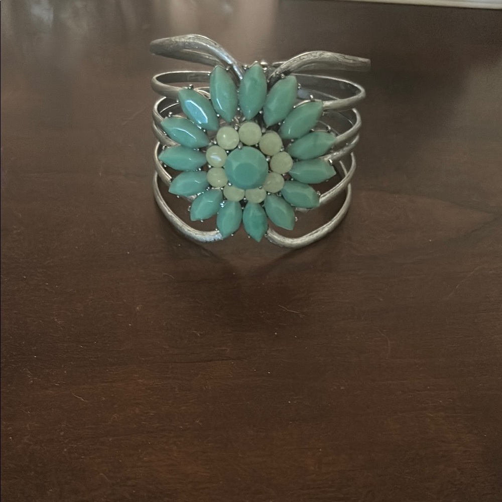 Beautiful silver bracelet with blue/white stones